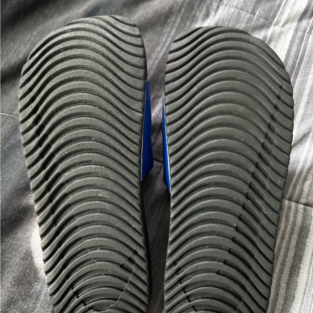 Nike slides size 7Y - Picture 4 of 4